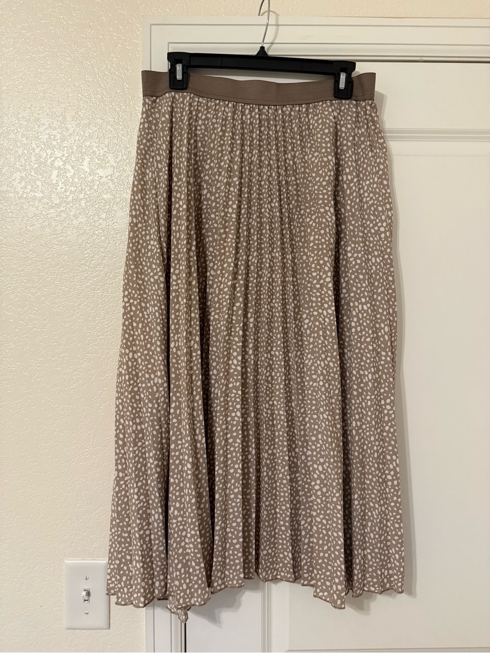 Vince Camuto Taupe Midi Skirt with White Dot Print